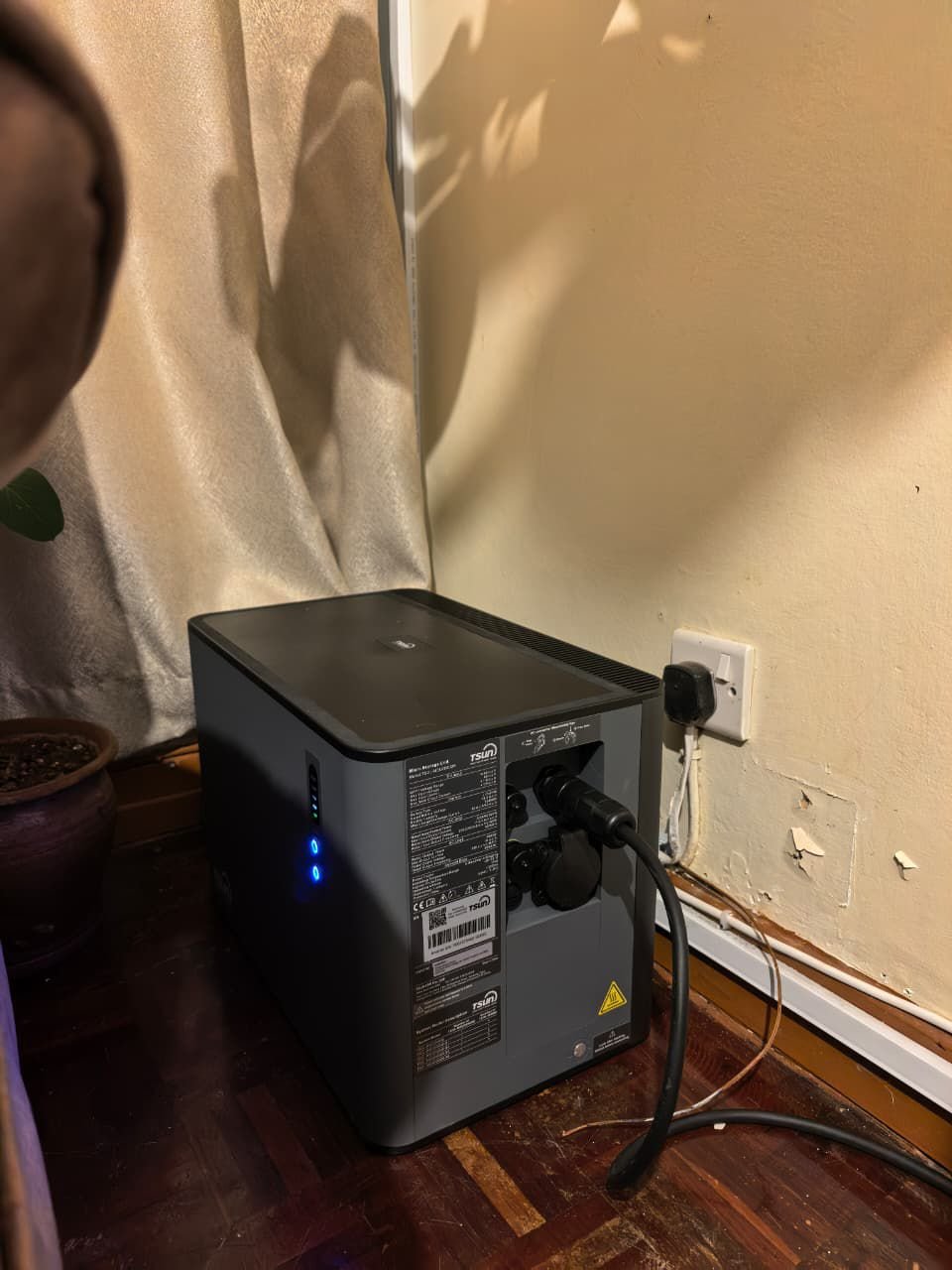 Ngumo — compact battery unit, indoor installation